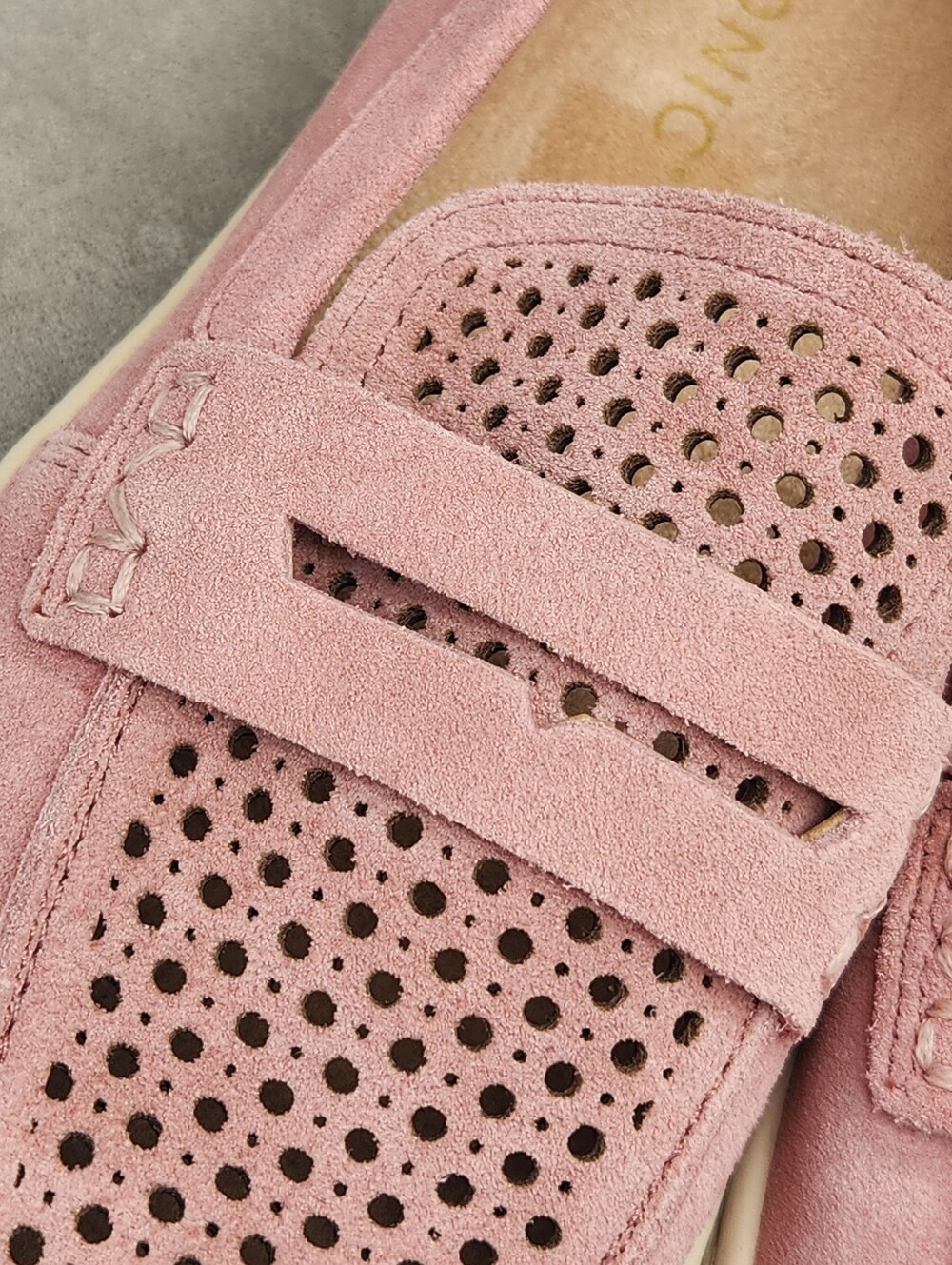 Vionic Penny Loafers 9 Pale Pink Suede Uptown Perforated Comfort Preppy New $145 - Picture 5 of 16